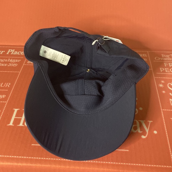 NWT Lululemon Women's Baller Hat
*Soft. Navy Blue O/S Water-repellent
Adjustable - Picture 3 of 10